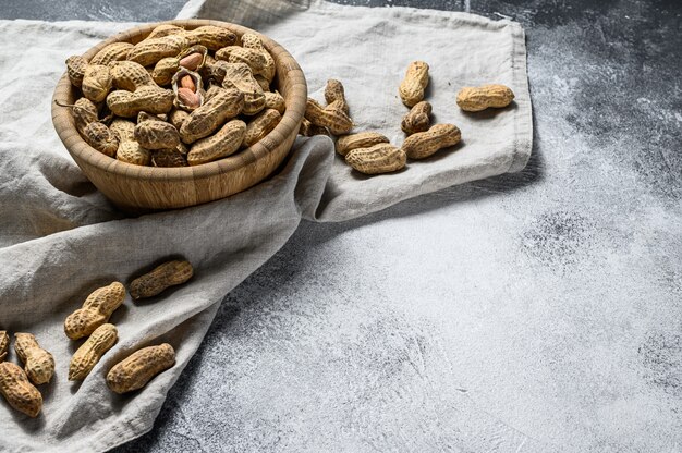 Pinda's in een schaal. vegetarisch voedsel achtergrond