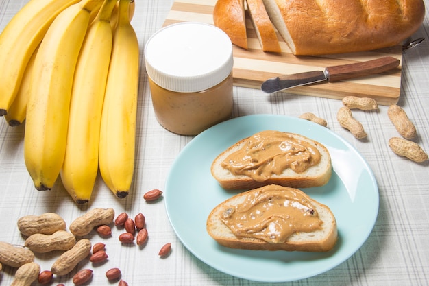 Pindakaasbrood banaan Ontbijt met pindakaas