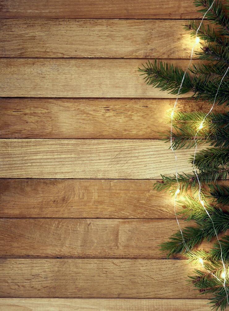 Photo pine branch with lights on a wooden table