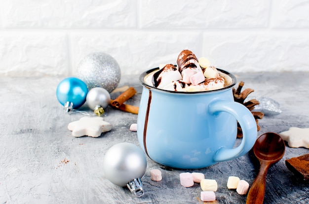 Photo pine cones, cocoa in blue cup  on the old wood