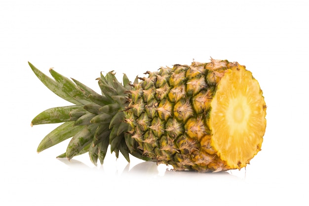 Foto l'ananas non ha isolato fondo bianco