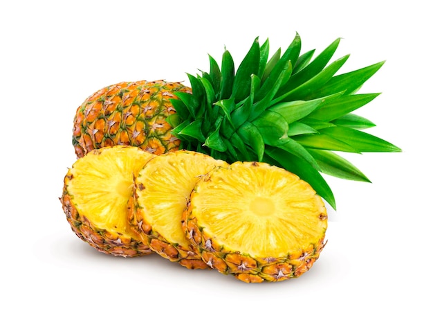 Ananas isolato su sfondo bianco
