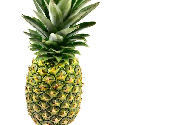 Ananas isolato su bianco.