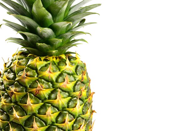 Ananas isolato su bianco