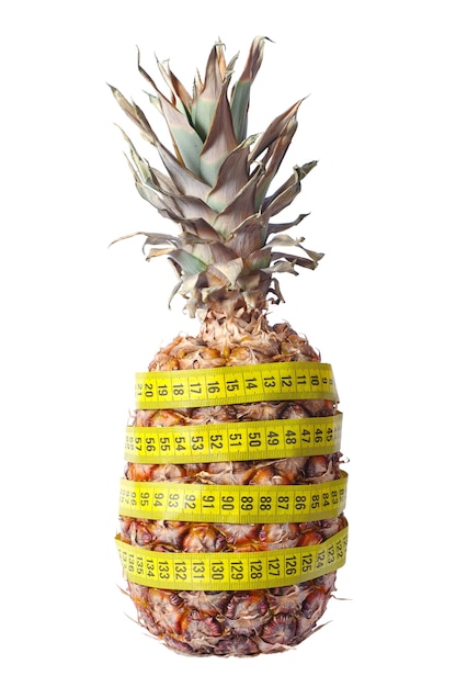 Ananas e nastro di misurazione isolati