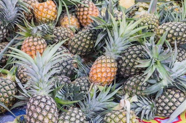 Foto ananas messo insieme.