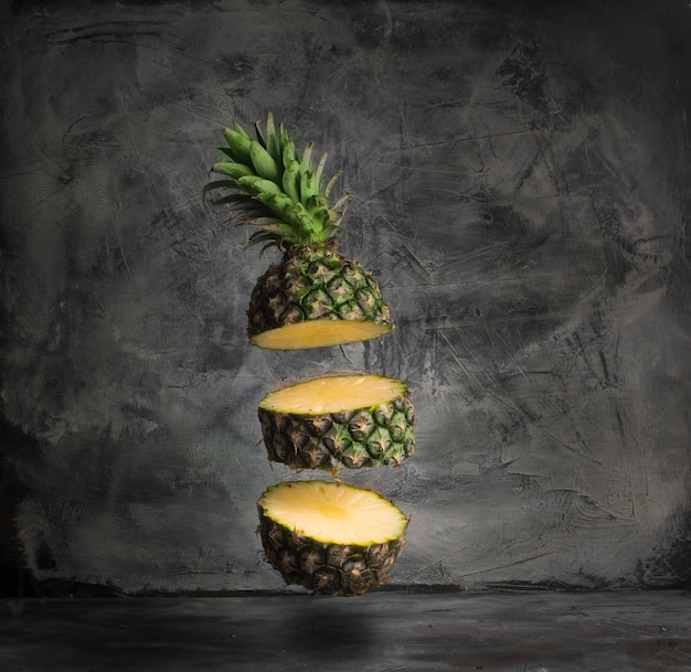 Photo pineapple slices on a grey background tropical fruits