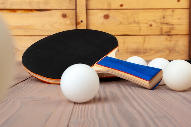 Photo ping pong equipment on wooden table close up