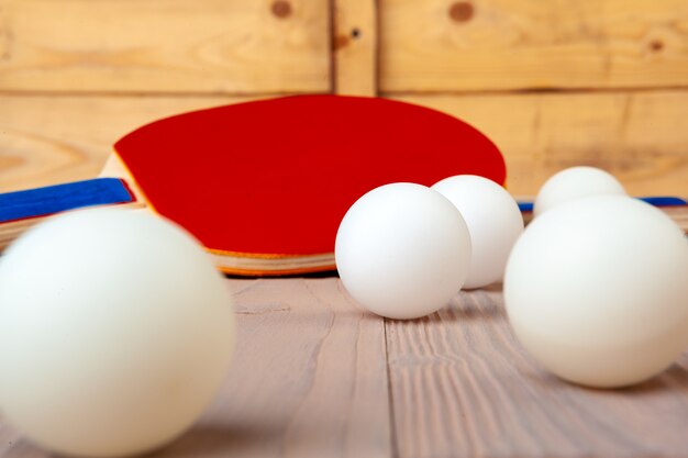 Photo ping pong equipment on wooden table close up