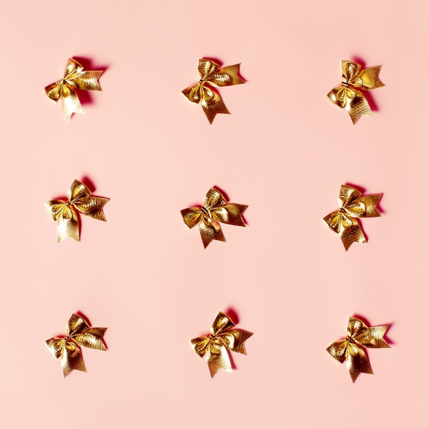 Photo pink background with golden bows