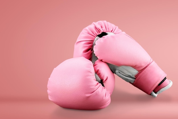 Photo pink boxing gloves on wooden desk