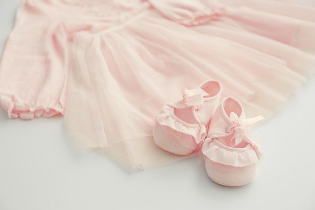写真 テーブルの上のピンクのドレスをクローズ アップ