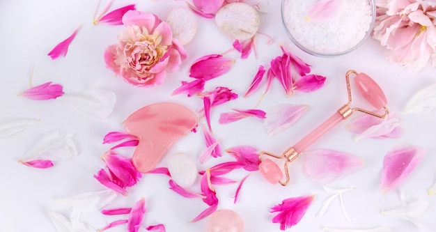 Photo pink flowers on white background spa facial selective focus