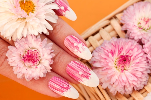 Photo pink french manicure