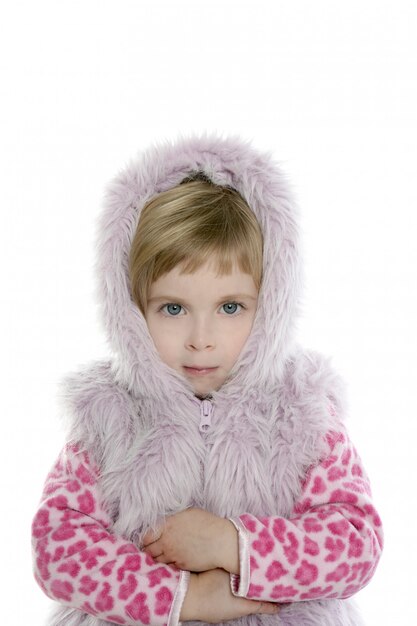 ピンクの毛皮フードコートの小さな女の子の肖像画