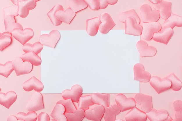 Cornice decorazione a forma di cuore rosa