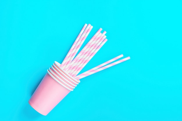 Photo pink paper straws and pink cups