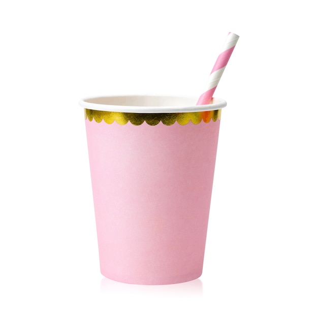 흰색 배경에 고립 빨 대와 핑크 파티 컵.