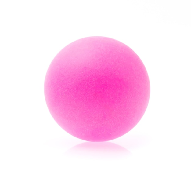 白い背景に分離されたピンクのピンポン ボール