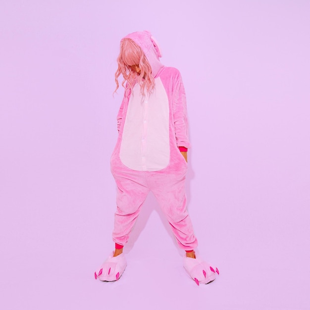 Pink Pyjamas Party Girl poseren in witte studio Home Relax fashion stijl Kigurumi winkelconcept