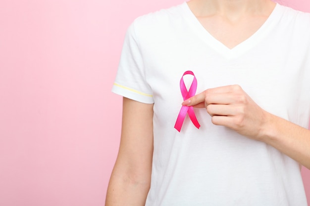 Nastro rosa il simbolo internazionale del cancro al seno