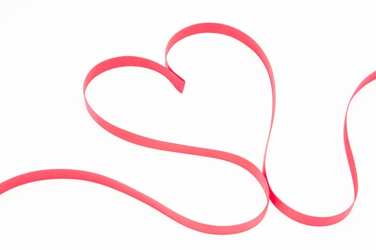 Photo pink ribbon shaped into heart