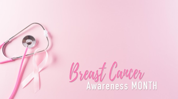 写真 パステル調の背景にピンクのリボンと聴診器 女性の乳がん意識のシンボル 健康管理と医療の概念