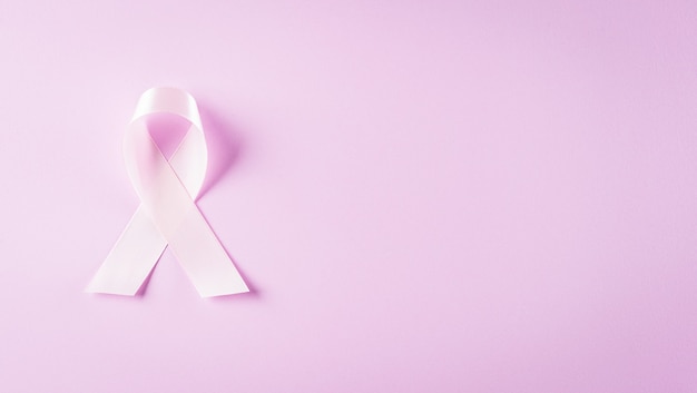 Nastri rosa segno per la consapevolezza del cancro al seno.