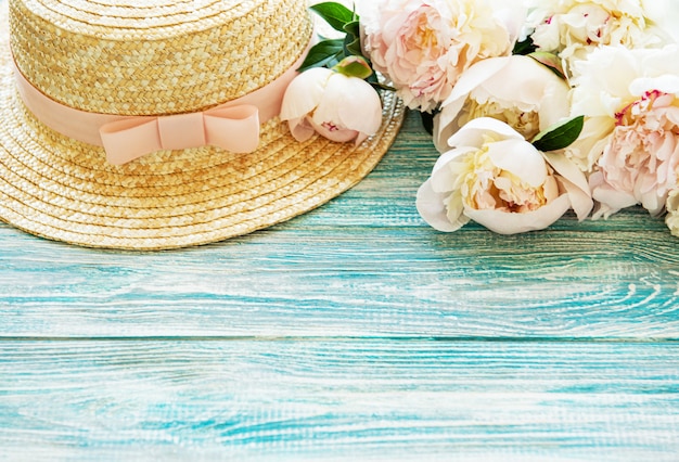 Pink roses bouquet and straw hat
