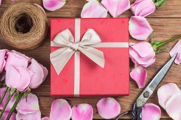 Pink roses on wooden background