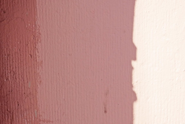 ピンクの粗い塗装された家の壁ピンクの街の壁紙