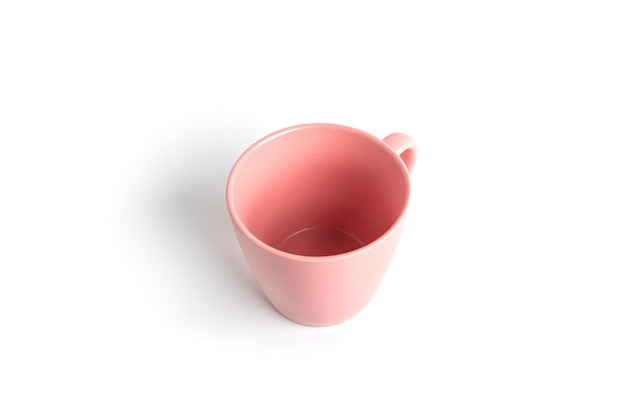 Photo pink tea cup for drink isolated on white background. ceramic coffee cup or mug close up. high quality photo