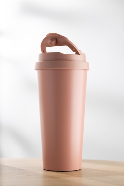 Bicchiere rosa o thermos