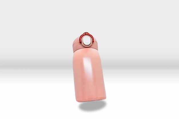 Foto pink water bottle thermos mockup 3d