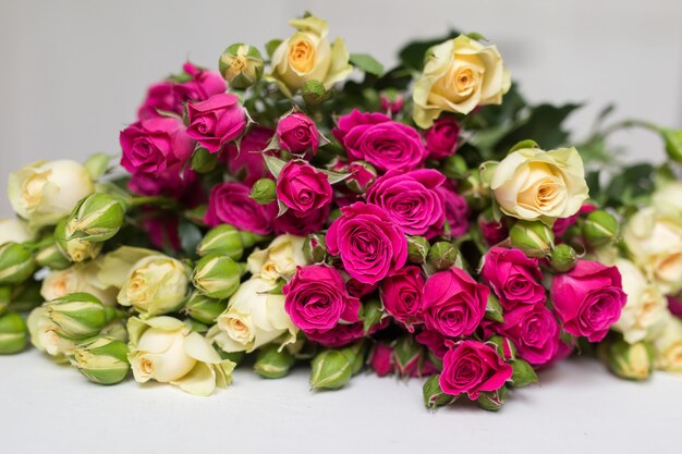 Photo pink and white rose bush collected in a bouquet.