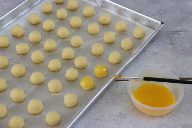 Photo pinneapple tart or nastar cookies on the tray they are ready to bake