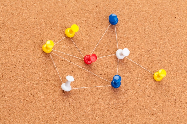 Pinnen verbonden om een netwerk te creëren