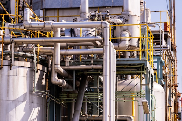 Foto stabilimento della fabbrica di olio chimico della conduttura