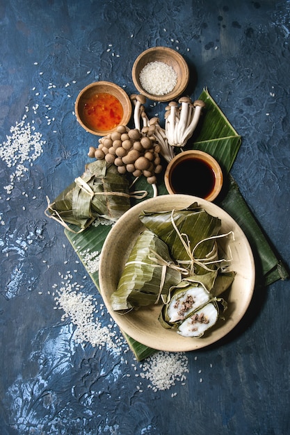 Foto piramidale dumplings van rijst