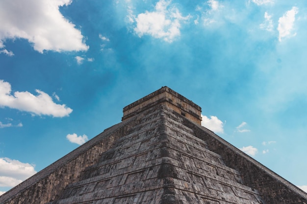 Piramide en stad in puin in Tulum Mexico