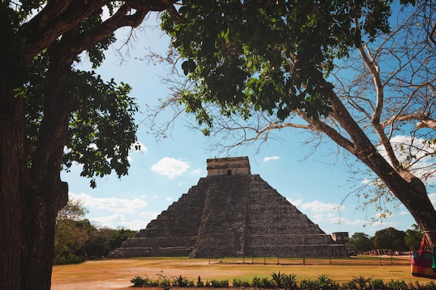 Piramide en stad in puin in Tulum Mexico