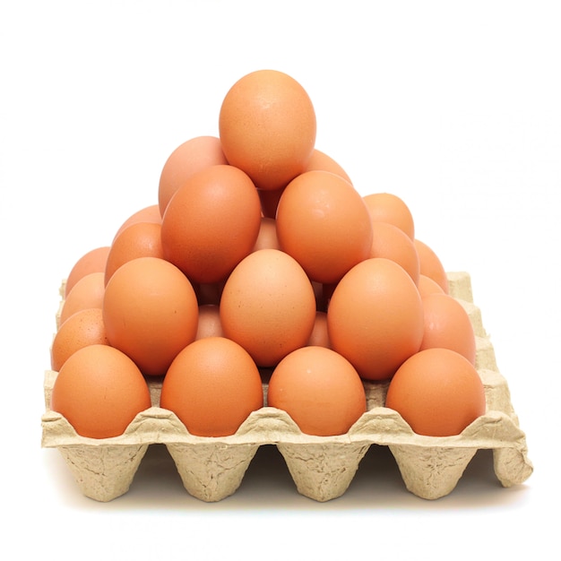 Piramide van bruine eieren