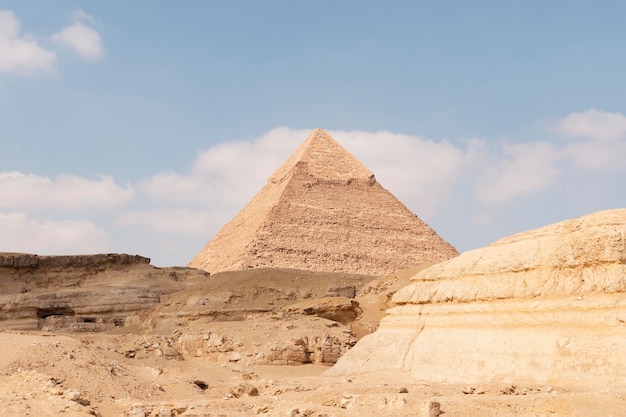 Piramide van cheops Piramide van khufu in Giza met de Egyptische tempel oude ruïnes van de tempel voor de piramide