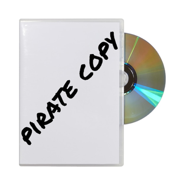 Foto piratenkopie op compact disc tegen een witte achtergrond