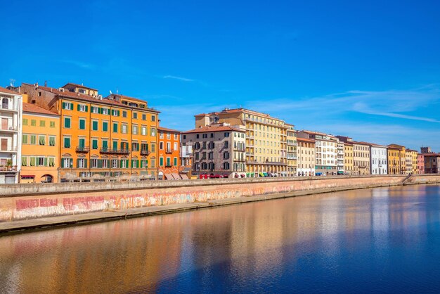 Photo pisa city skyline and arno river