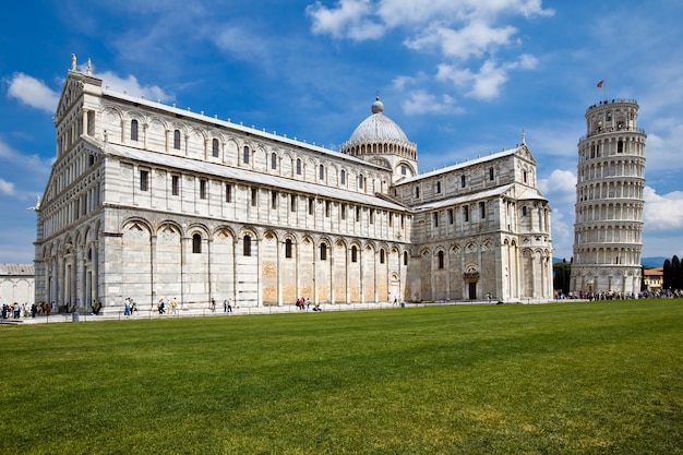 Pisa met de basiliek en de scheve toren