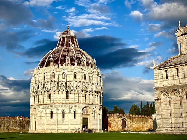 Photo pisa piazza dei miracoli battistero