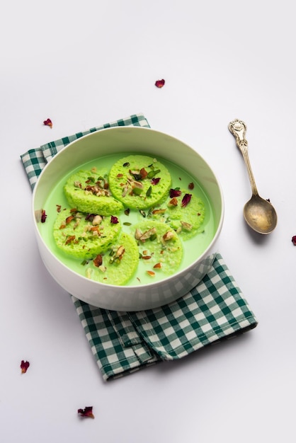 Pista Bread Rasmalai is de geknepen versie van traditionele Ras malai met sneetjes brood