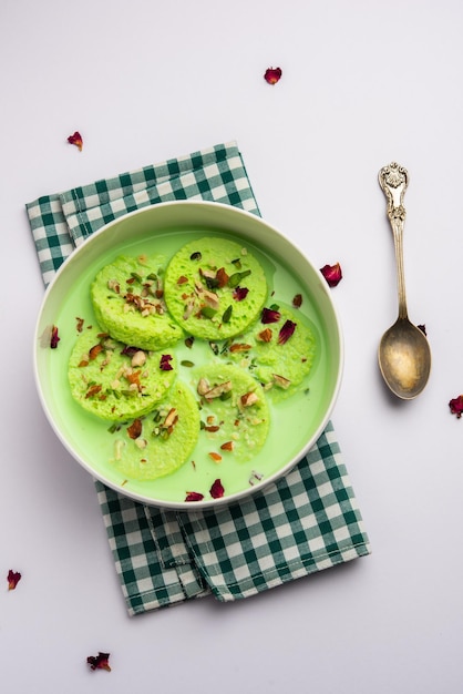 Pista Bread Rasmalai is de geknepen versie van traditionele Ras malai met sneetjes brood