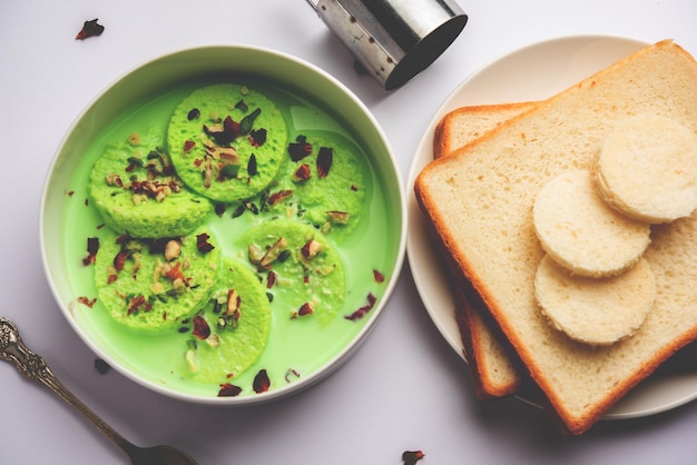 Pista Bread Rasmalai is de geknepen versie van traditionele Ras malai met sneetjes brood